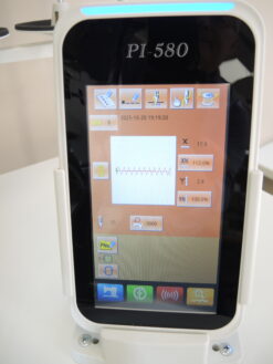 HLS-1900A
Elektroninė įtvirčių siuvimo mašina
valdymas